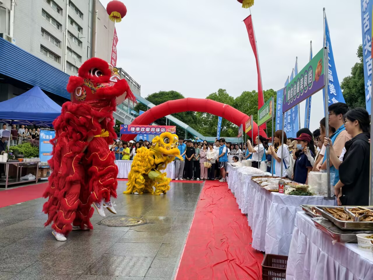 三餐烟火暖校园 百味佳肴送学子